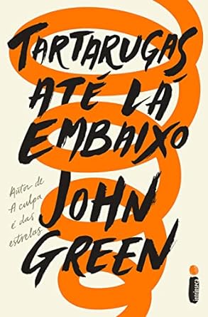 John Green retorna com Tartarugas Até Lá Embaixo, um livro pessoal sobre Aza, uma adolescente com TOC que busca um bilionário desaparecido. Repleto de referências à cultura pop e ao TOC.