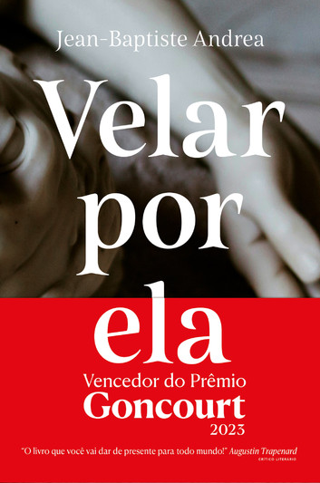 "Velar por Ela" de Jean-Baptiste Andrea narra a história de Mimo, um escultor talentoso nascido na pobreza, e Viola Orsini, herdeira de uma família prestigiosa em Gênova. Unidos por um vínculo indissolúvel, enfrentam o fascismo na Itália, questionando o preço da glória diante do amor.