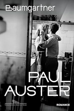 *Sy Baumgartner*, um professor de filosofia de 71 anos, luta com a perda da esposa, Anna, morta em um acidente há quase dez anos. Entre memórias e lutas internas, Auster explora amor e luto.